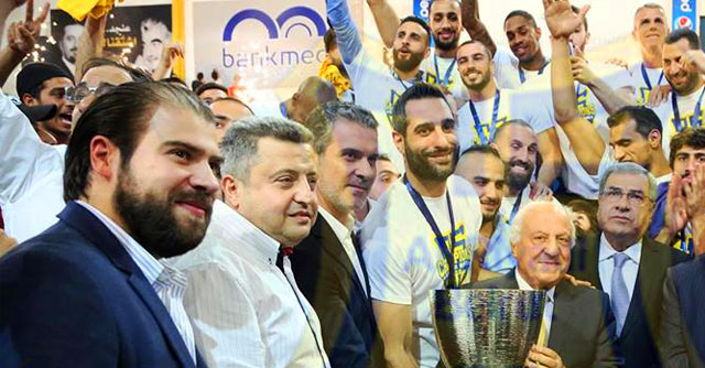 الرياضي يتسلم كأس الدوري اللبناني لكرة السلة
